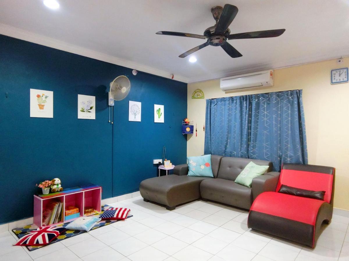 Little Family Homestay Malacca Eksteriør billede